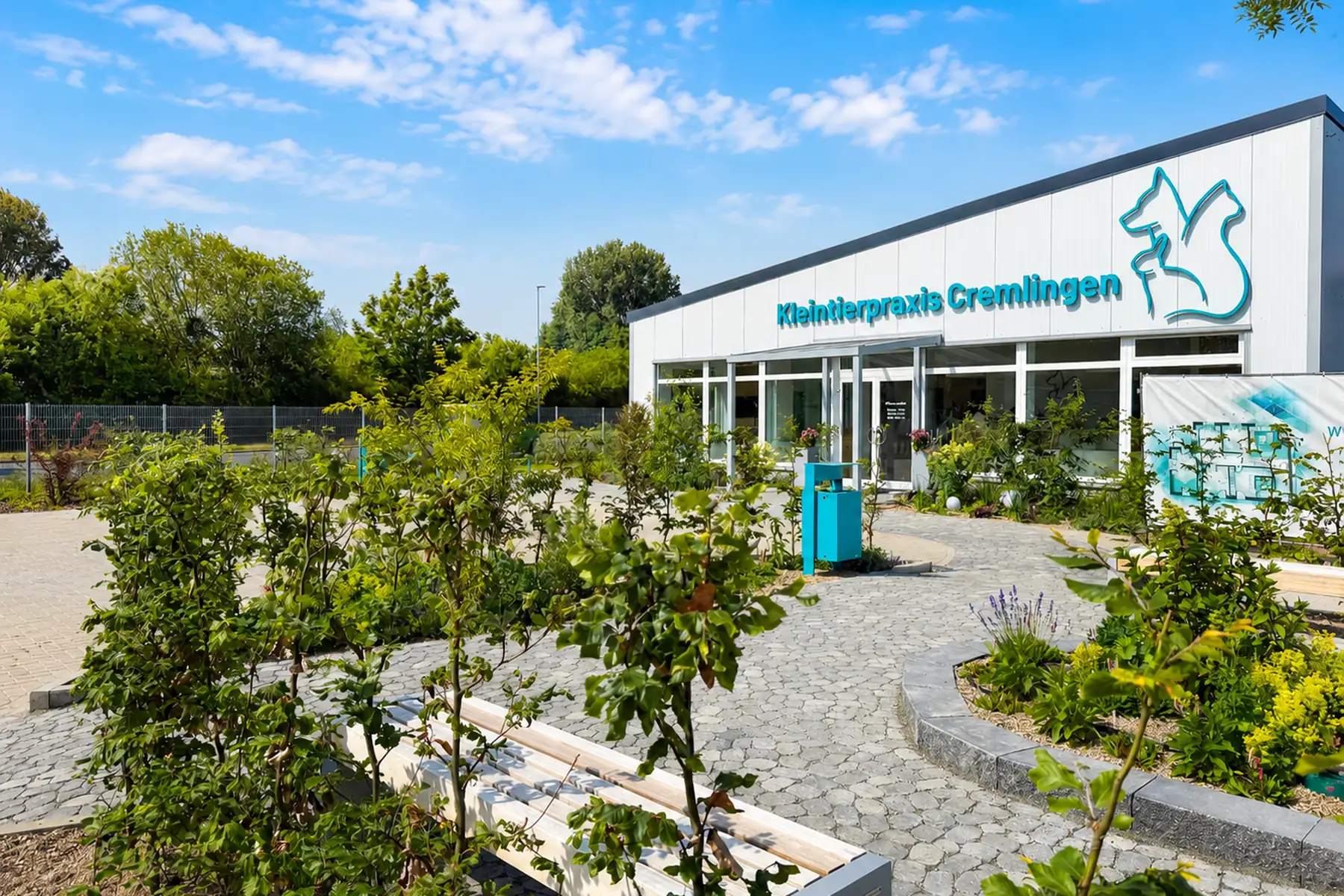 Die Kleintierpraxis Cremlingen von außen aus einer weiteren Perspektive.